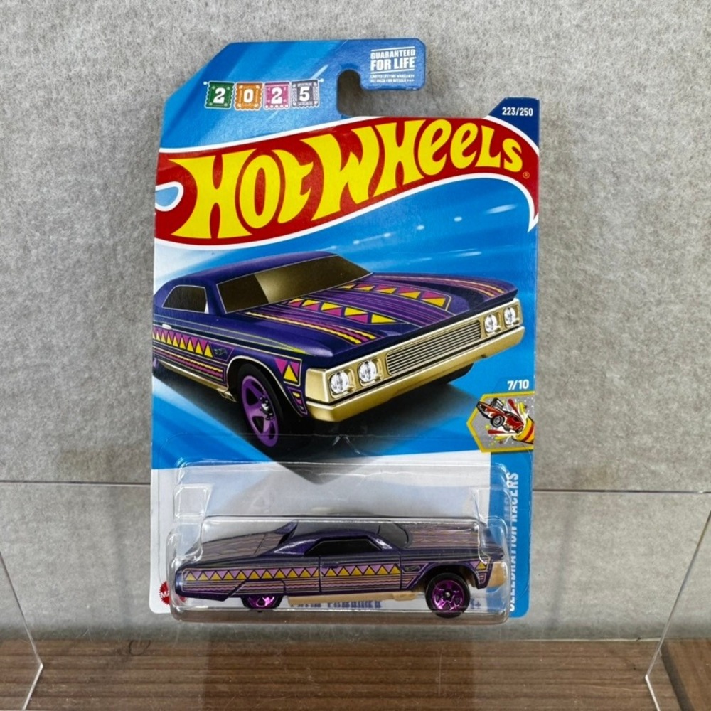 Hot Wheels Layin Lowrider Purple 2025 Celebration Racers 223/250 Mattel JBB37